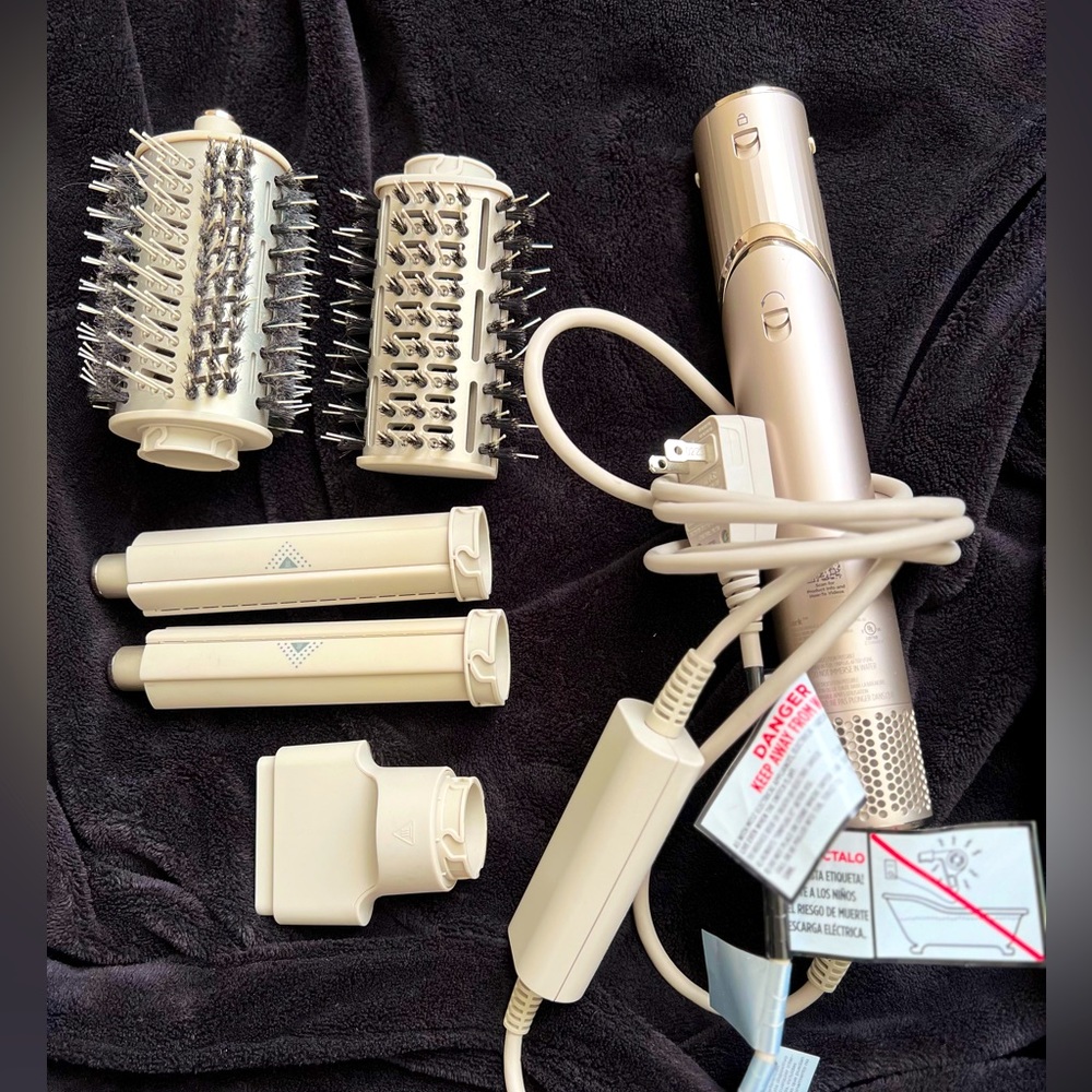 Shark Flexstyle with Additional Attachments